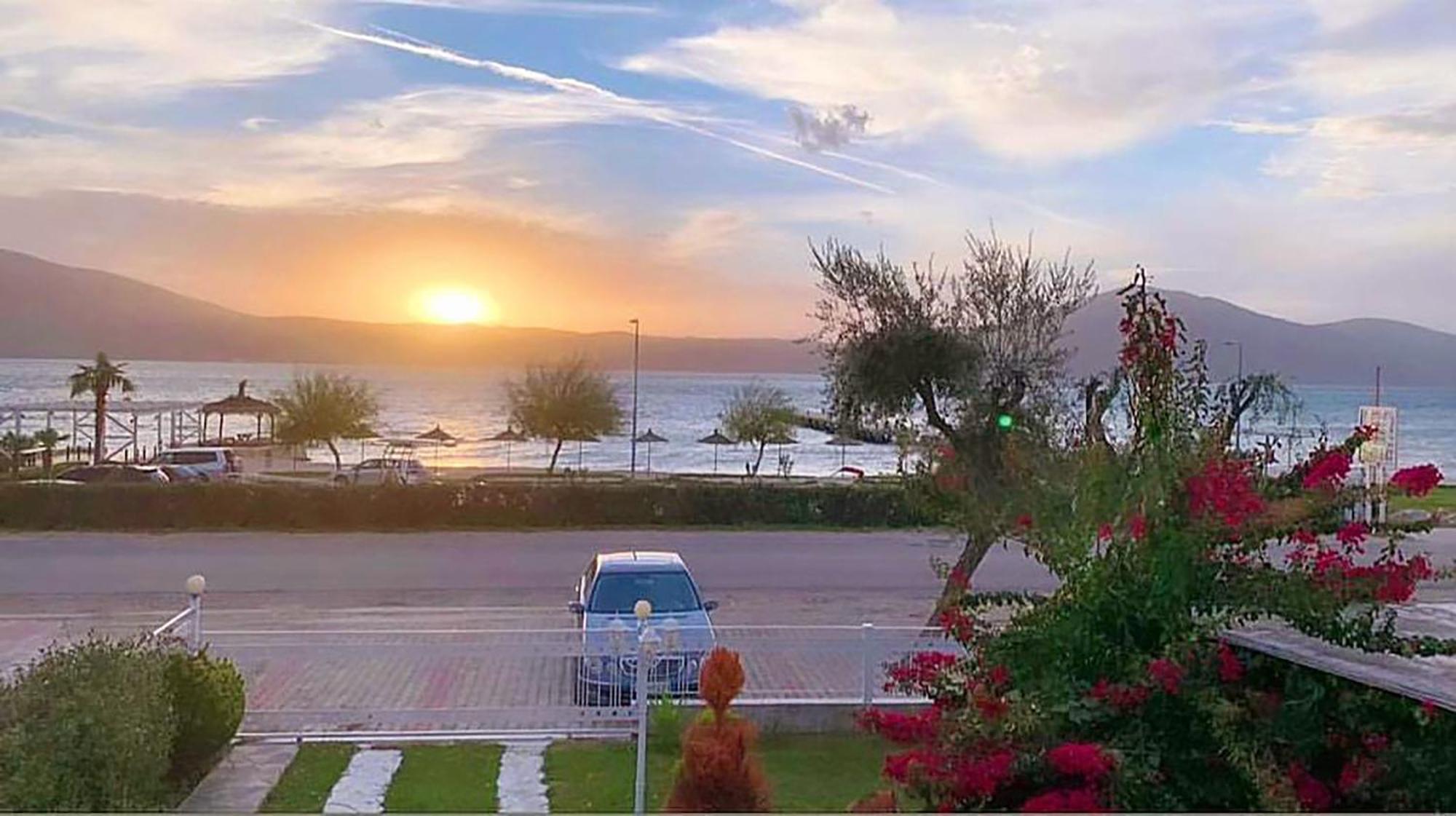 Nili Hotel Вльора Екстер'єр фото