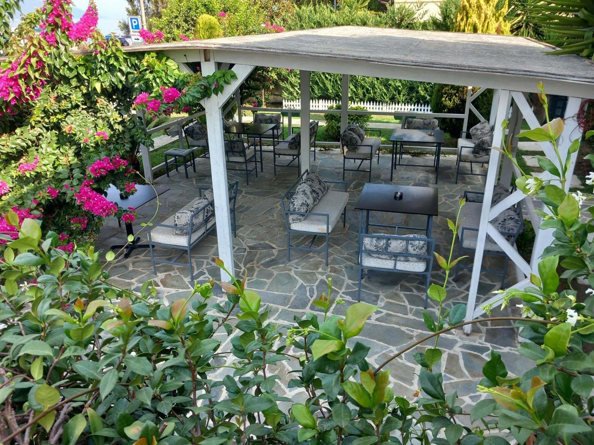 Nili Hotel Вльора Екстер'єр фото