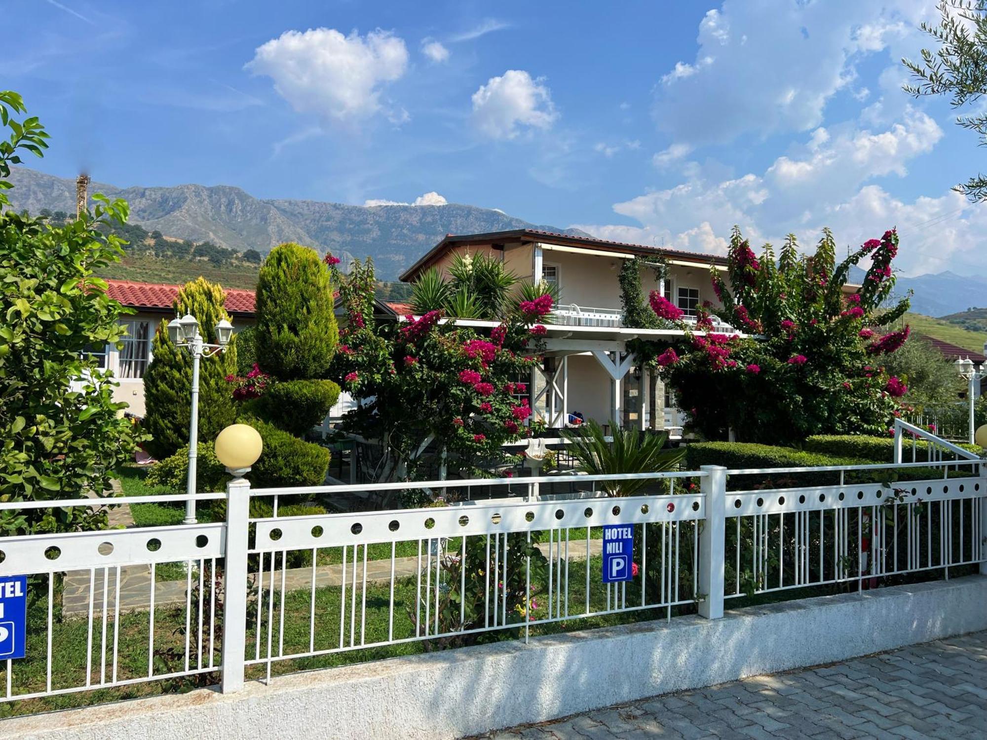Nili Hotel Вльора Екстер'єр фото