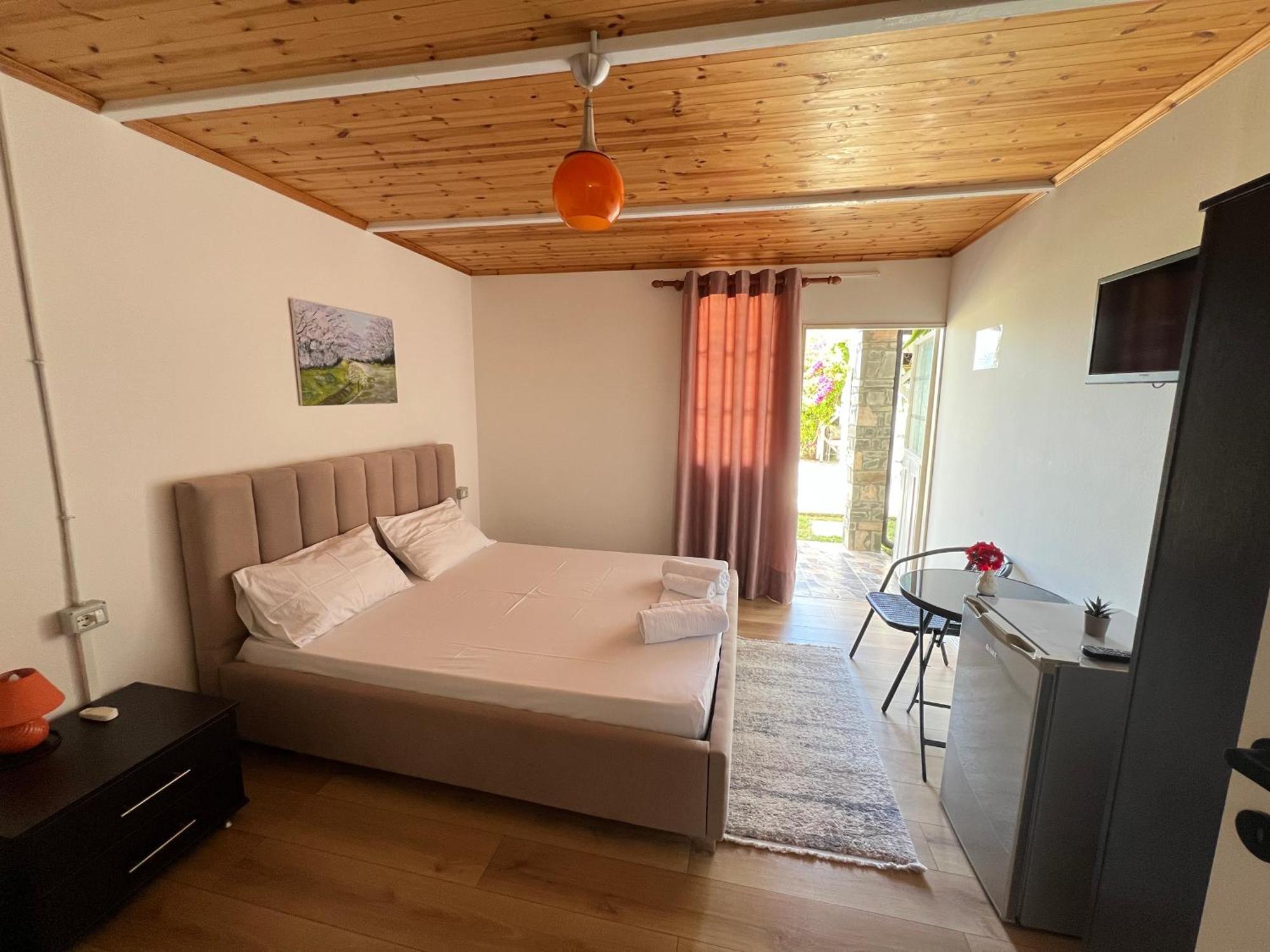 Nili Hotel Вльора Екстер'єр фото