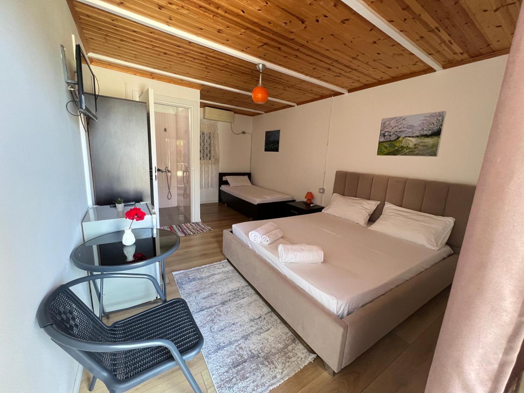 Nili Hotel Вльора Екстер'єр фото