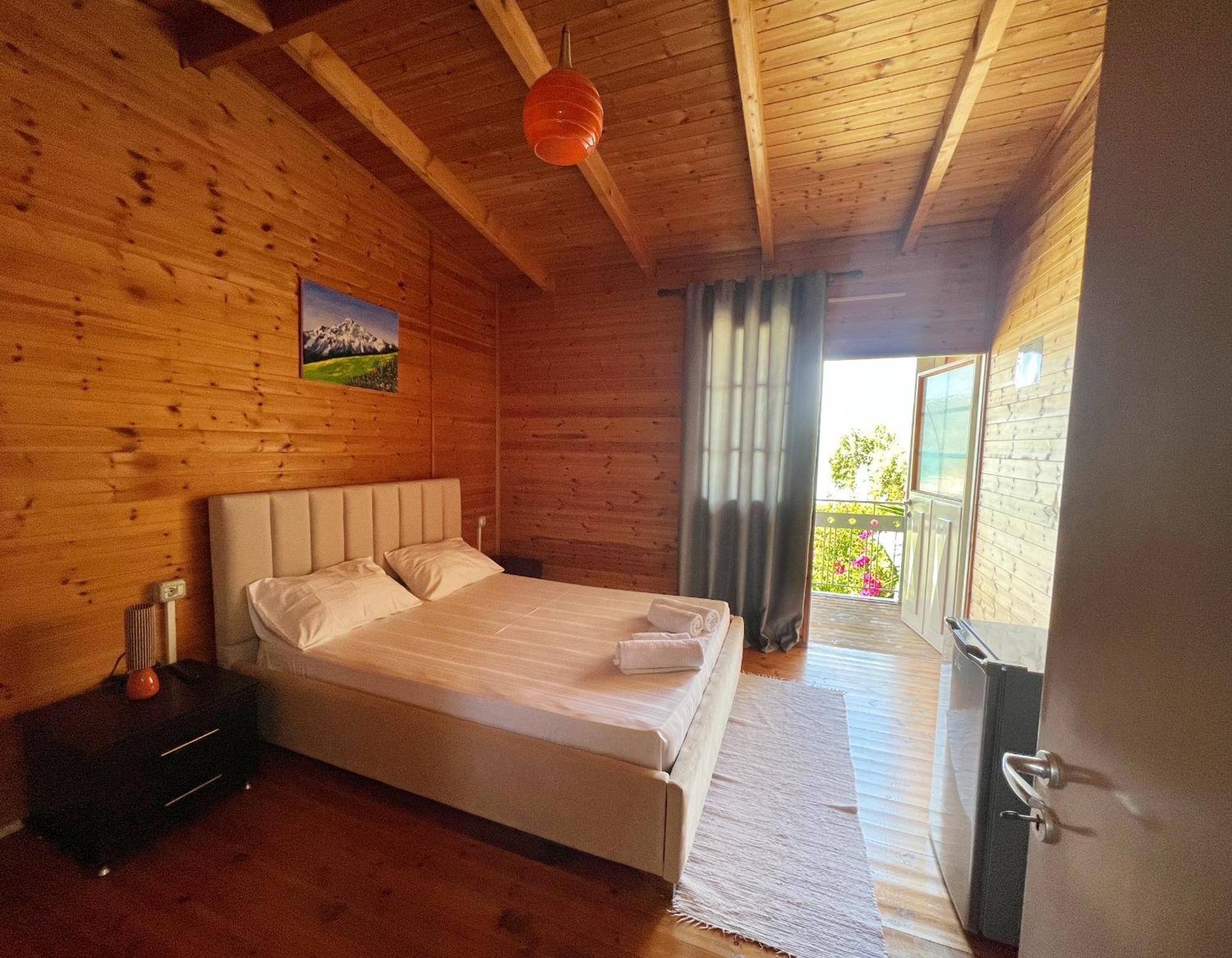 Nili Hotel Вльора Екстер'єр фото
